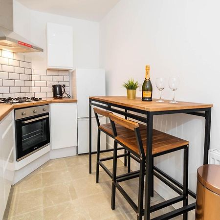 Two Bedroom Apartment - En Suites - Smart Tv'S - Wifi - Netflix - Bearwood Birmingham Esterno foto