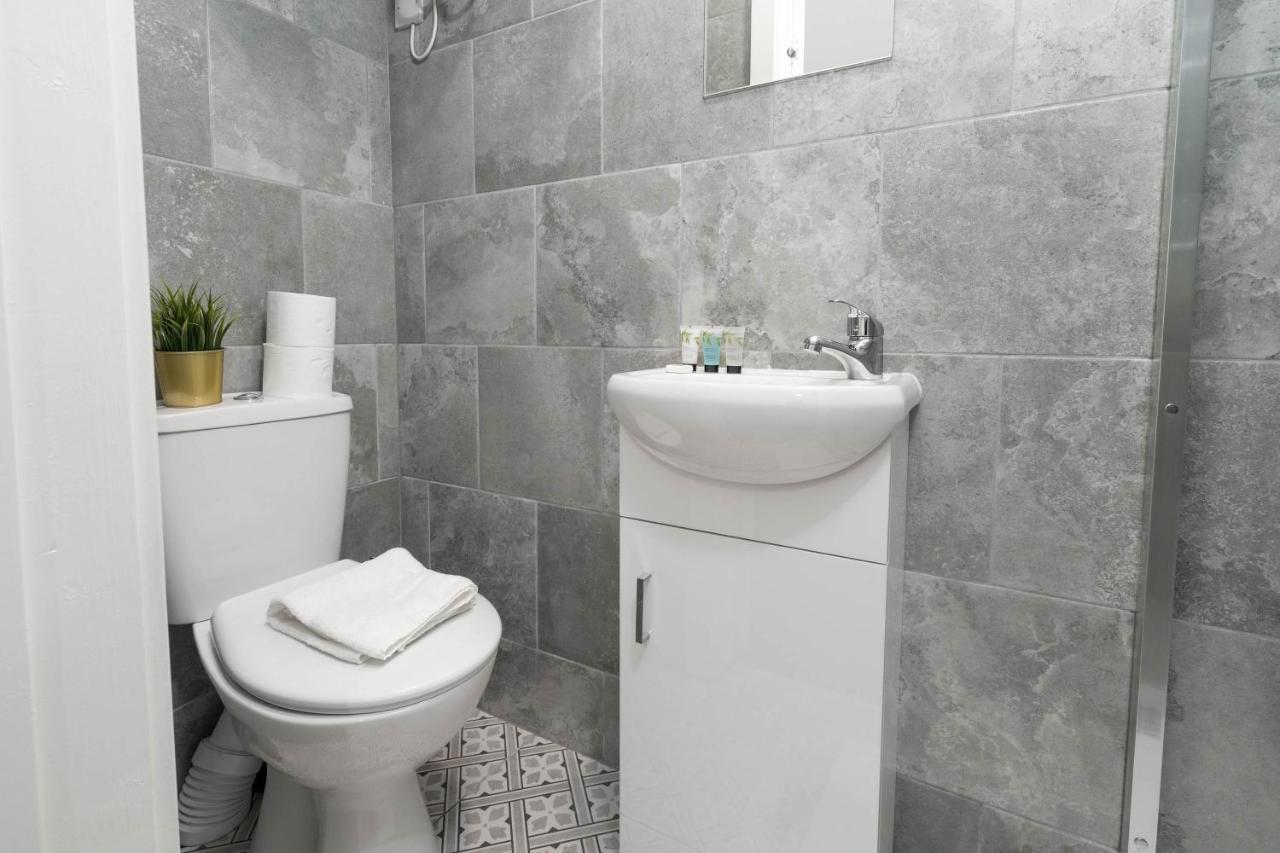 Two Bedroom Apartment - En Suites - Smart Tv'S - Wifi - Netflix - Bearwood Birmingham Esterno foto
