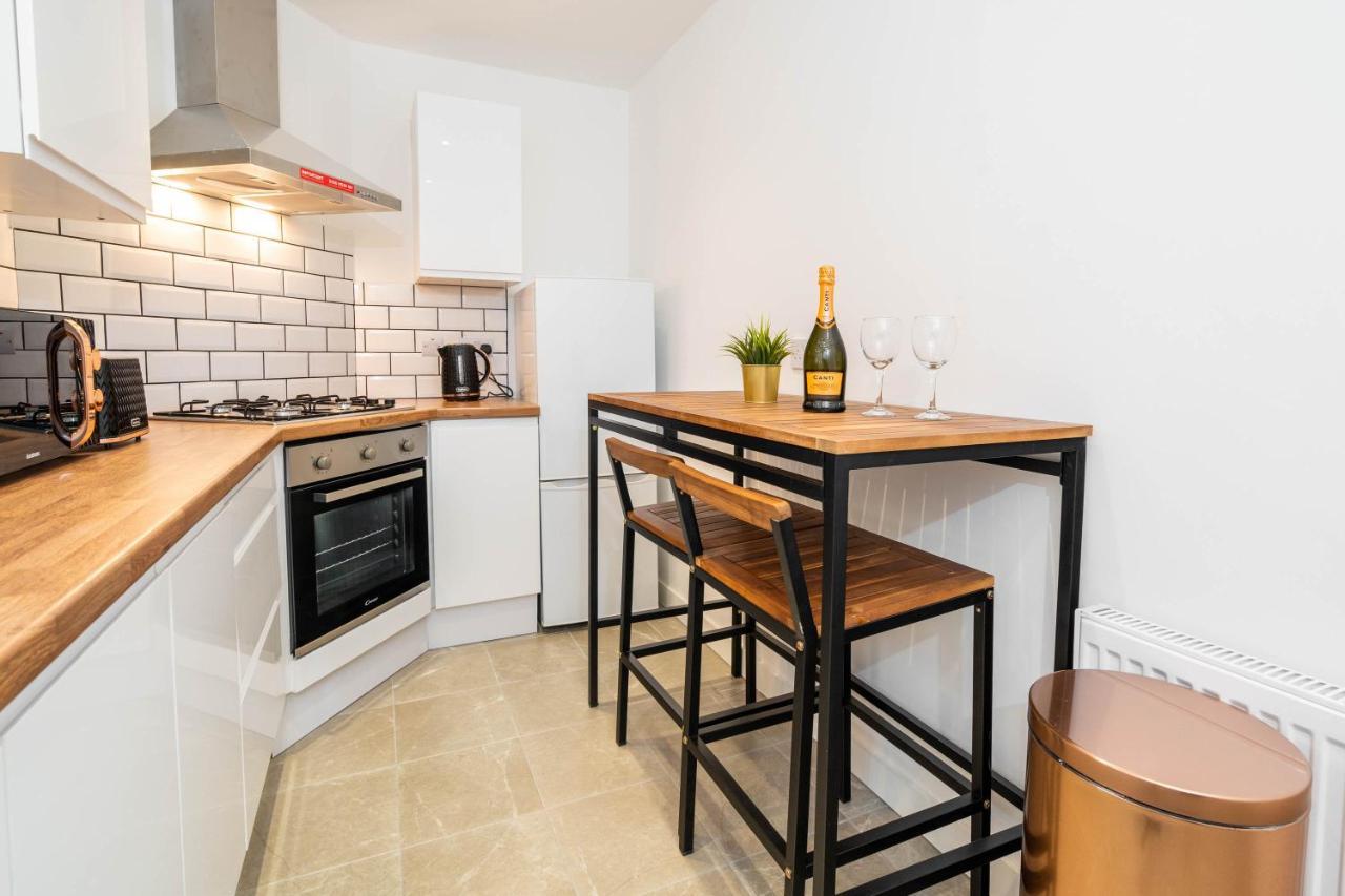 Two Bedroom Apartment - En Suites - Smart Tv'S - Wifi - Netflix - Bearwood Birmingham Esterno foto